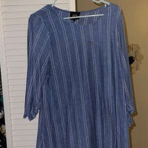 W5 blue blouse with white dots mid length sleeves 1X